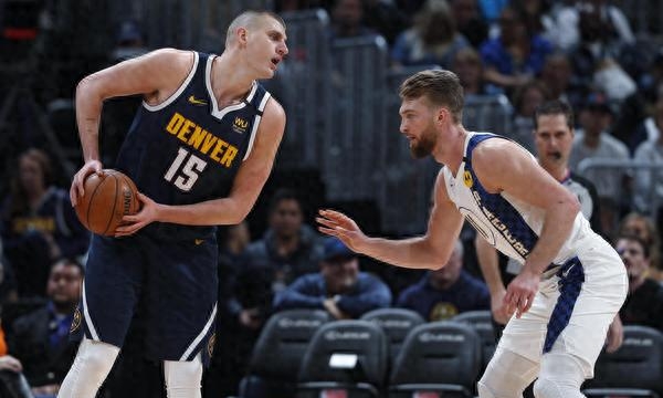 穆雷回归赛场，连败首场状态亮眼，利物浦观众沸腾！的简单介绍